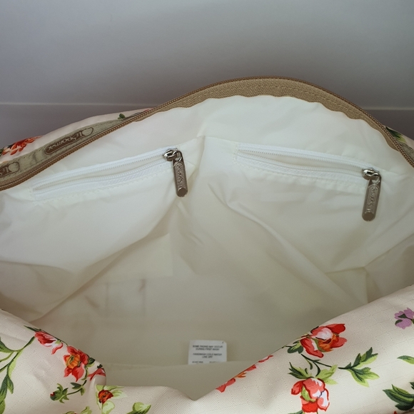 LeSportsac Hobo/ Shoulder Bag - Like New - Picture 6 of 11